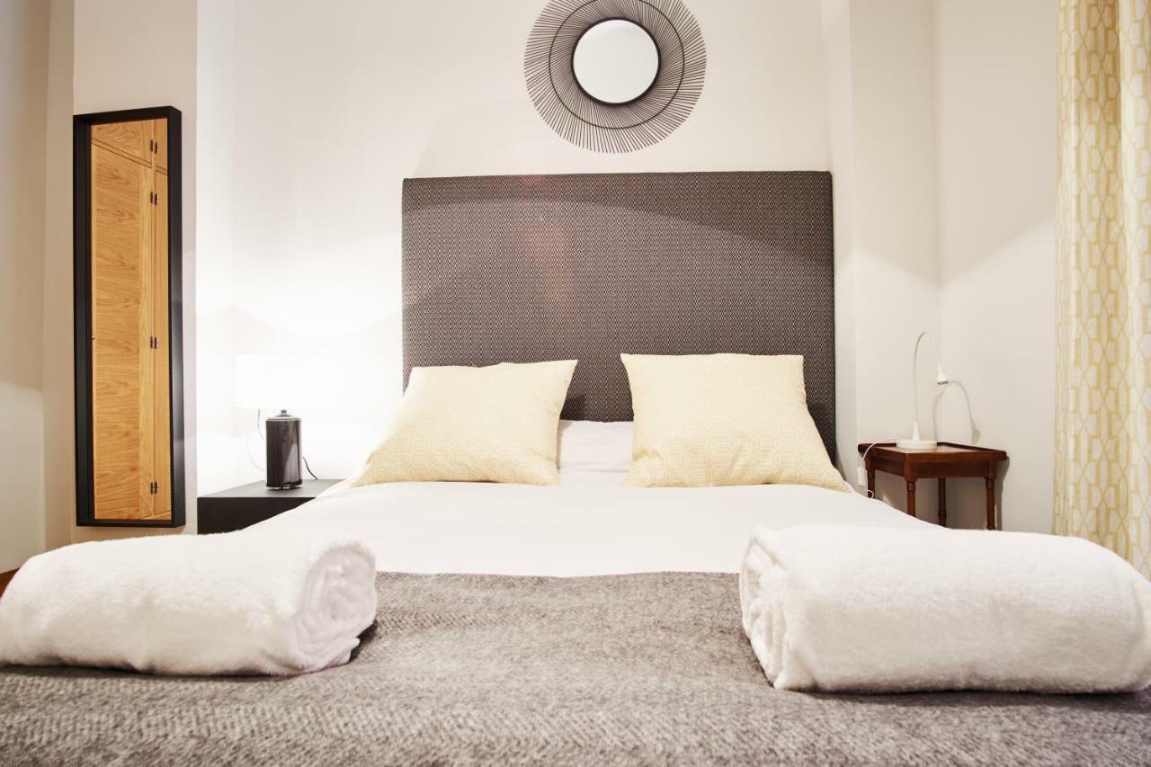 Arenal Carreteria Deluxe Suites By Valcambre Séville Extérieur photo